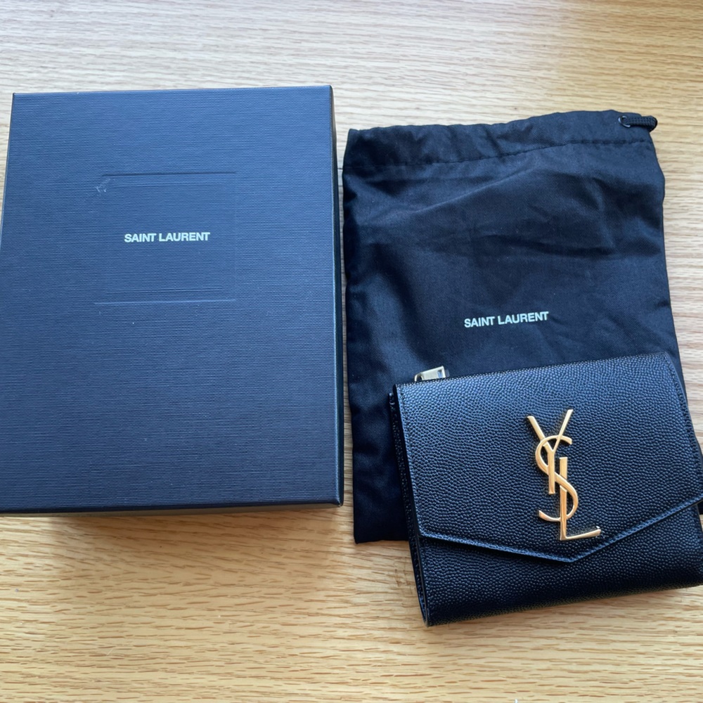 Ysl Cassandre wallet with zippper and lots of slots